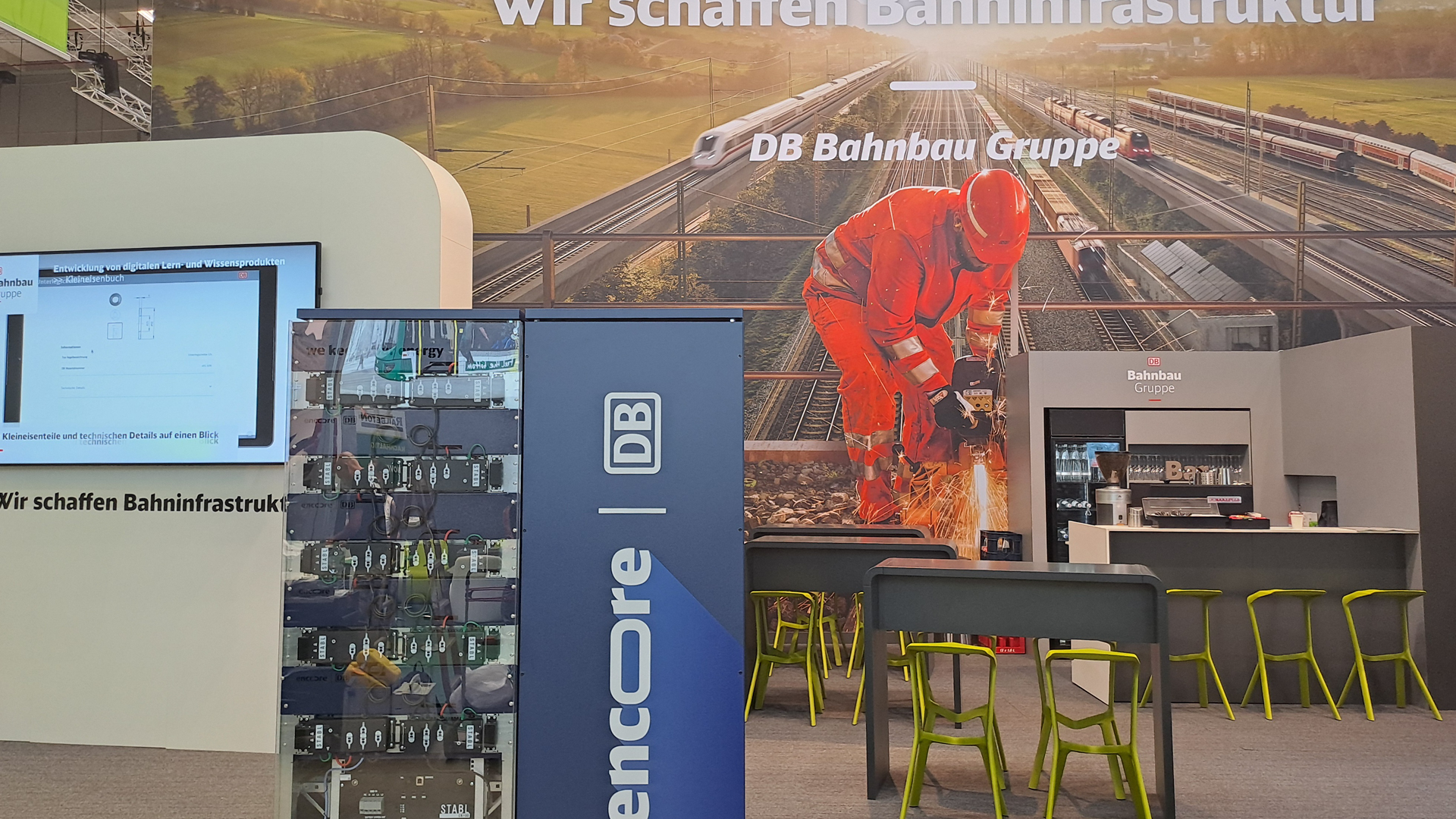 encore | DB Batteriespeicher auf dem Messestand der DB Bahnbau Gruppe