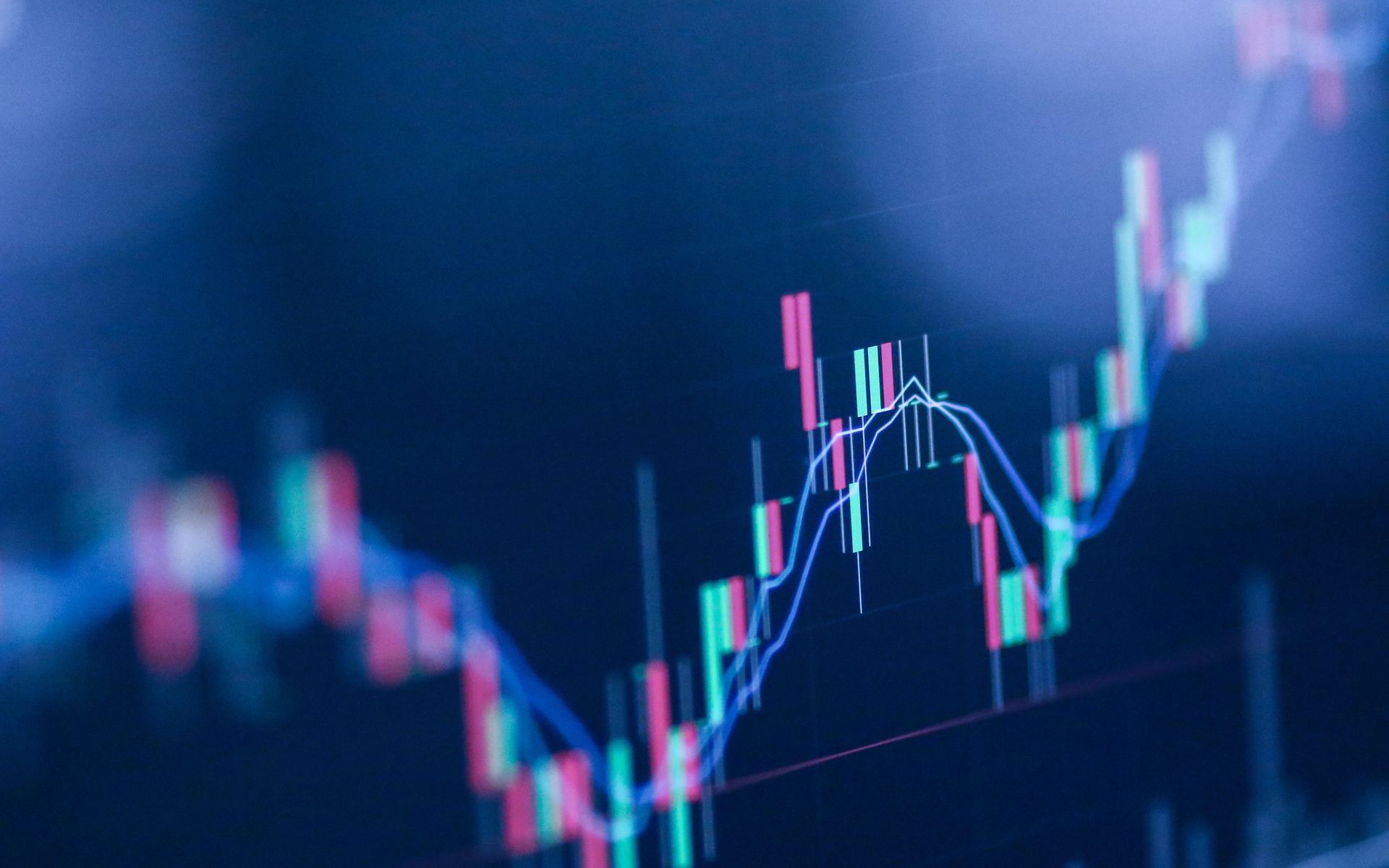 Börsendaten des Strommarkts auf einer LED-Anzeige.