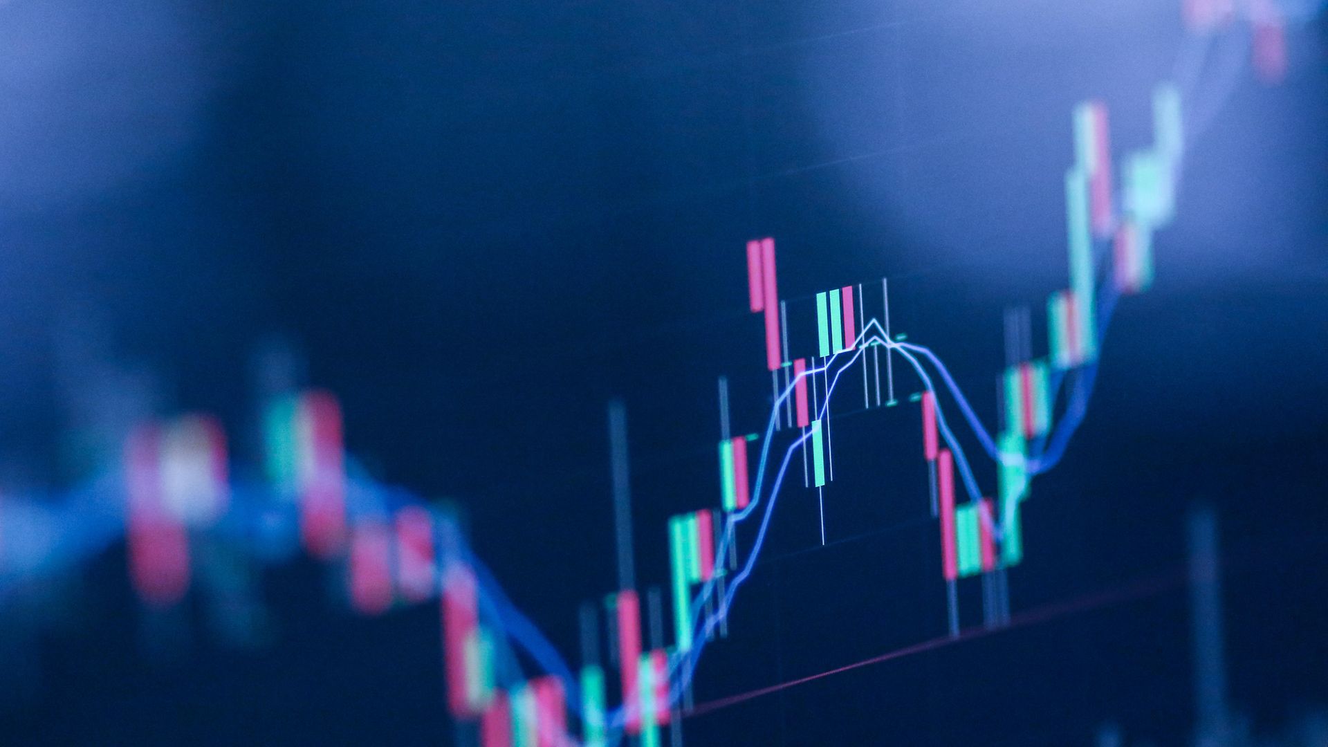Börsendaten des Strommarkts auf einer LED-Anzeige.