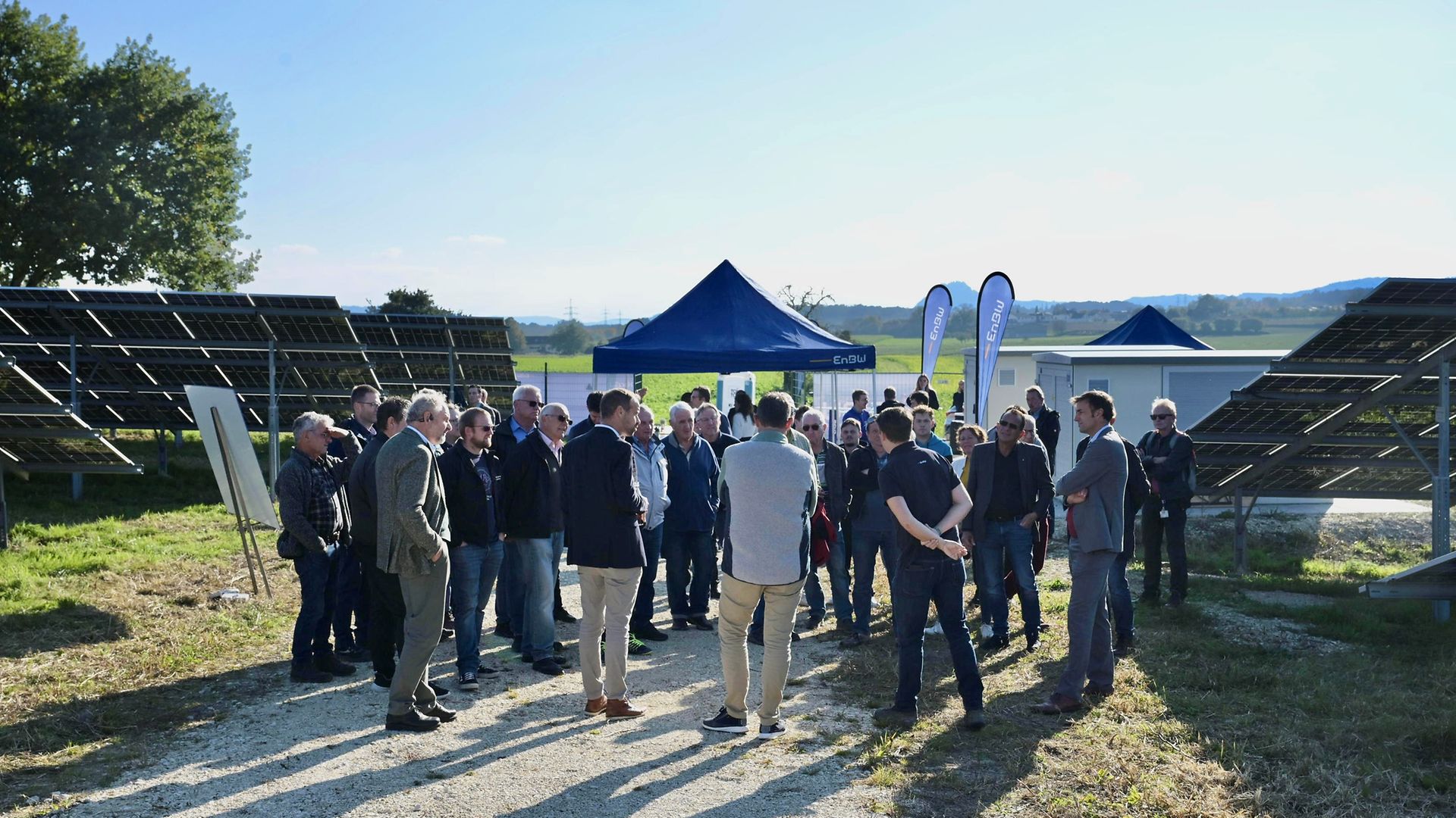 Eröffnungsevent in Solarpark mit Akteuren und Teilnehmenden