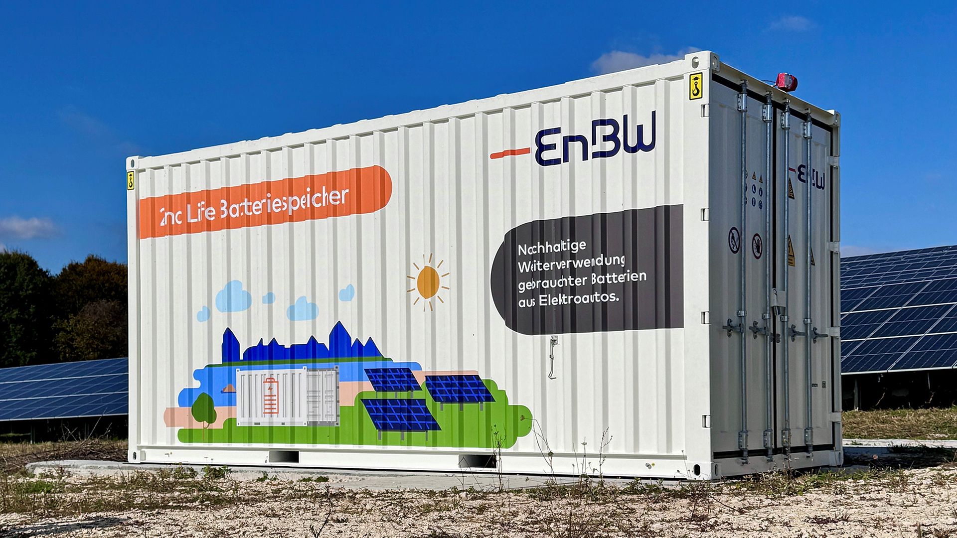 Batteriespeicher mit Branding der EnBW